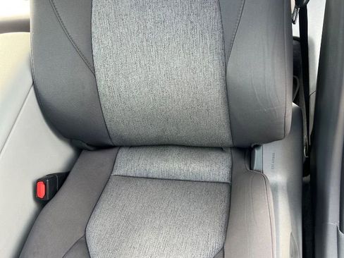 Used 2020 Toyota Camry LE image 31