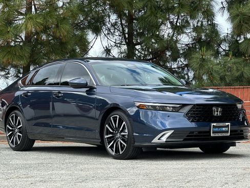 Used 2025 Honda Accord Touring image 2