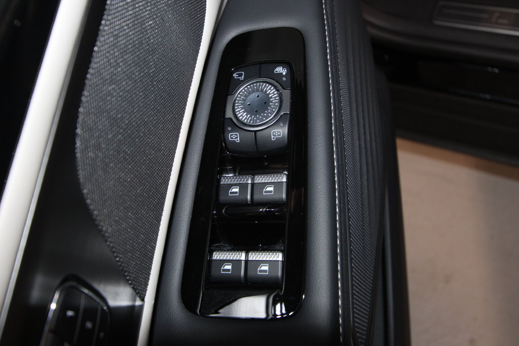 Used 2024 Lincoln Nautilus Premier AWD/4WD image 6