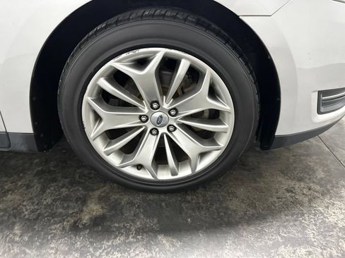 Used 2014 Ford Taurus Limited FWD image 4