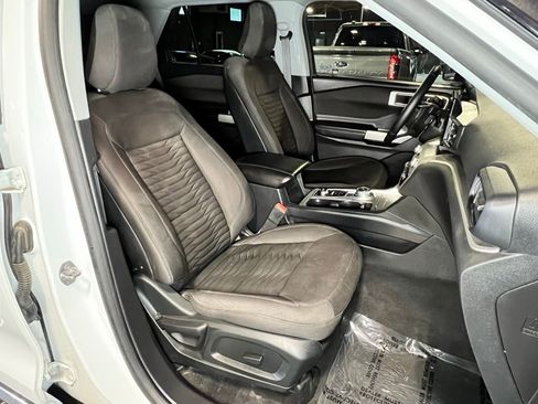Used 2020 Ford Explorer XLT image 5
