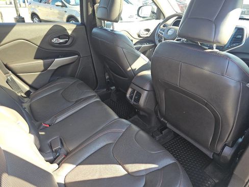 Used 2017 Jeep Cherokee Trailhawk image 31