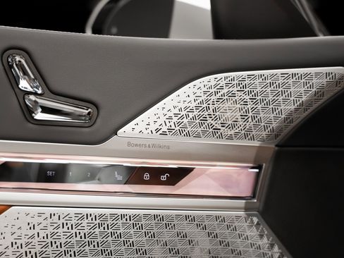 Used 2023 BMW i7 xDrive60 image 53