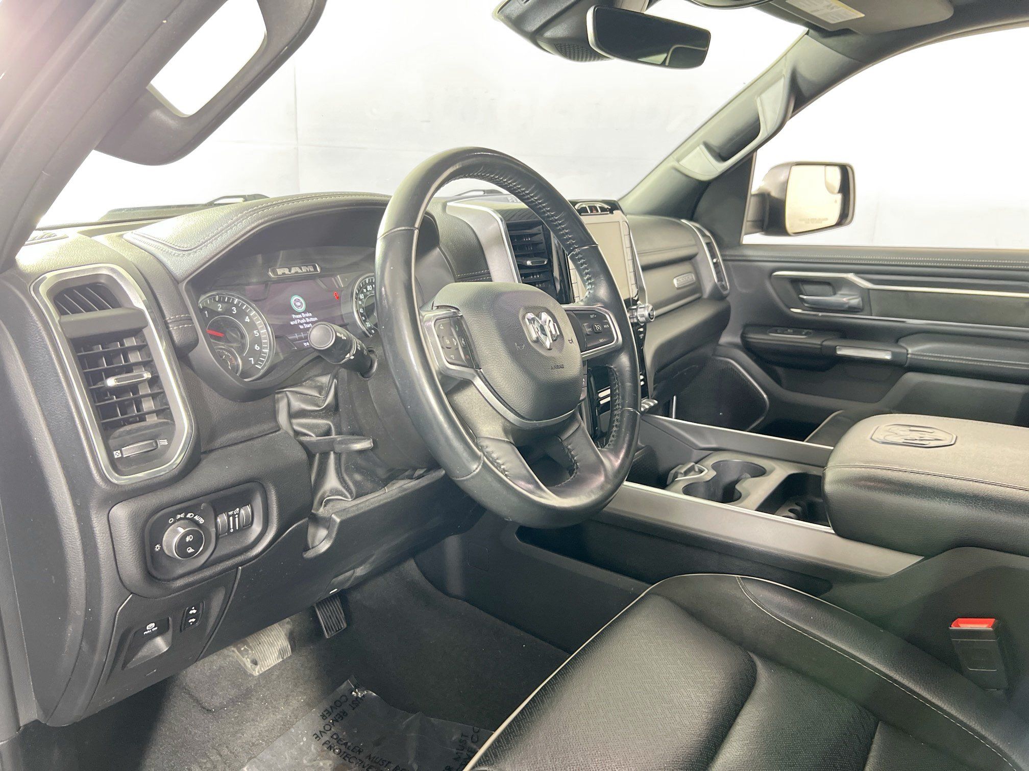Used 2023 RAM 1500 Laramie AWD/4WD image 9
