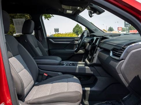 Used 2025 GMC Acadia Elevation AWD/4WD image 7