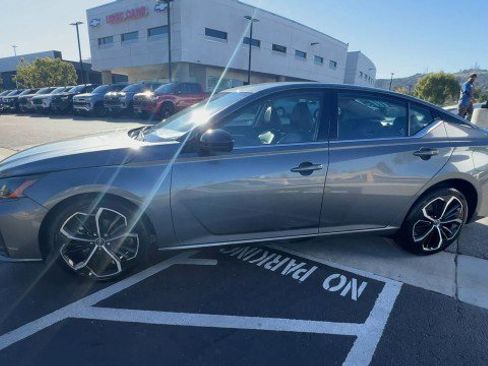 Used 2023 Nissan Altima 2.5 SR image 5