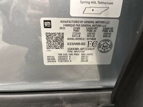 Used 2023 GMC Acadia SLE image 40