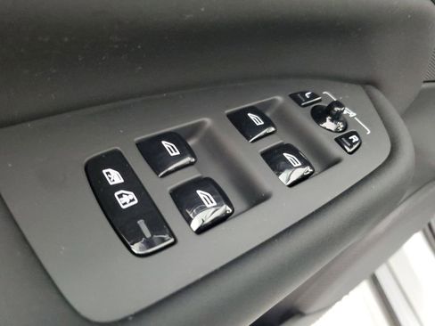 Used 2025 Volvo XC90 B6 Plus image 22