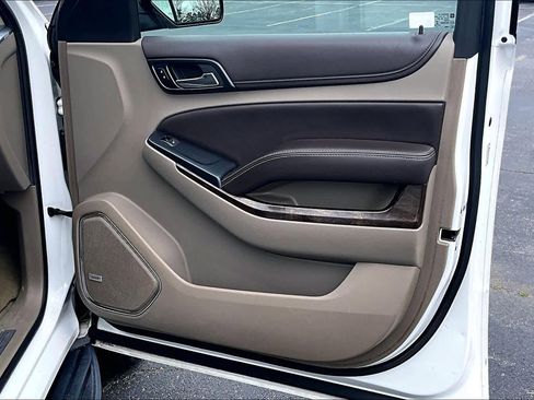 Used 2015 Chevrolet Suburban LT image 23