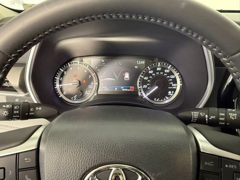 Used 2024 Toyota Highlander XLE image 19