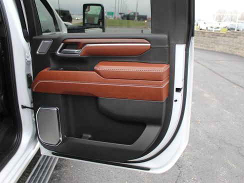 Used 2024 GMC Sierra 3500 Denali Ultimate image 14