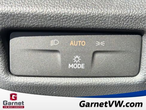 Used 2025 Volkswagen Tiguan SE R-Line image 44