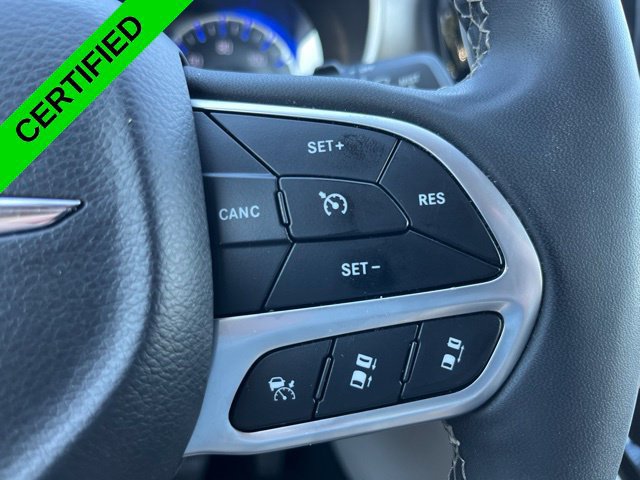 Used 2024 Chrysler Pacifica Touring-L FWD image 22