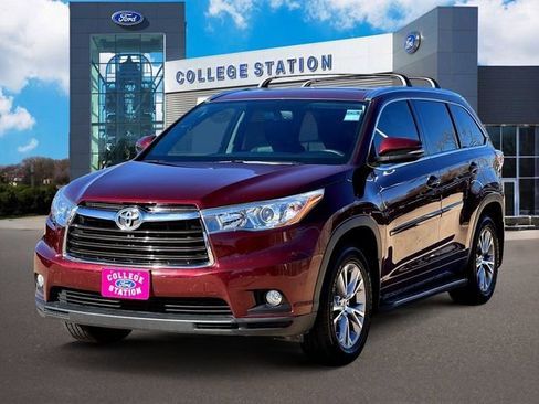Used 2015 Toyota Highlander XLE image 2