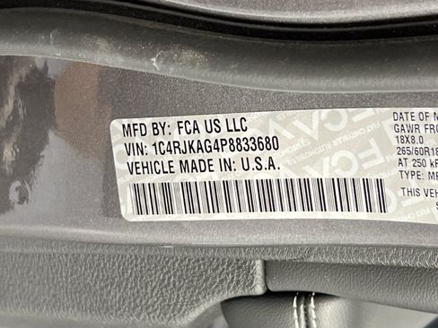 Used 2023 Jeep Grand Cherokee L Laredo w/ Luxury Tech Group I AWD/4WD image 33