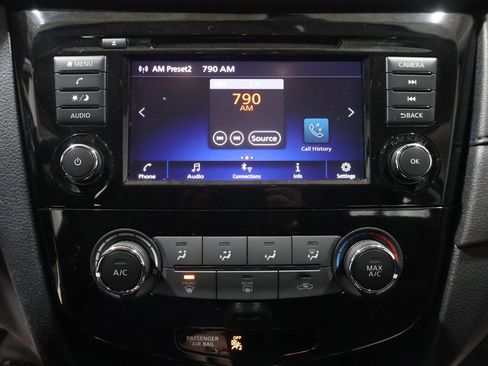 Used 2020 Nissan Rogue S image 25