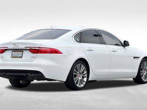 Used 2020 Jaguar XF Prestige image 4