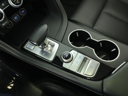 Used 2023 Genesis G70 2.0T image 16