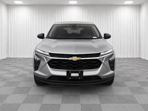 Used 2026 Chevrolet Trax LS w/ Driver Confidence Package FWD image 8