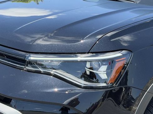 Used 2025 Volkswagen Taos S FWD image 9