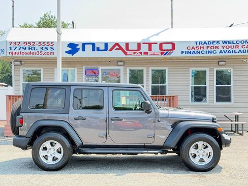 Used 2018 Jeep Wrangler Unlimited Sport S AWD/4WD image 3