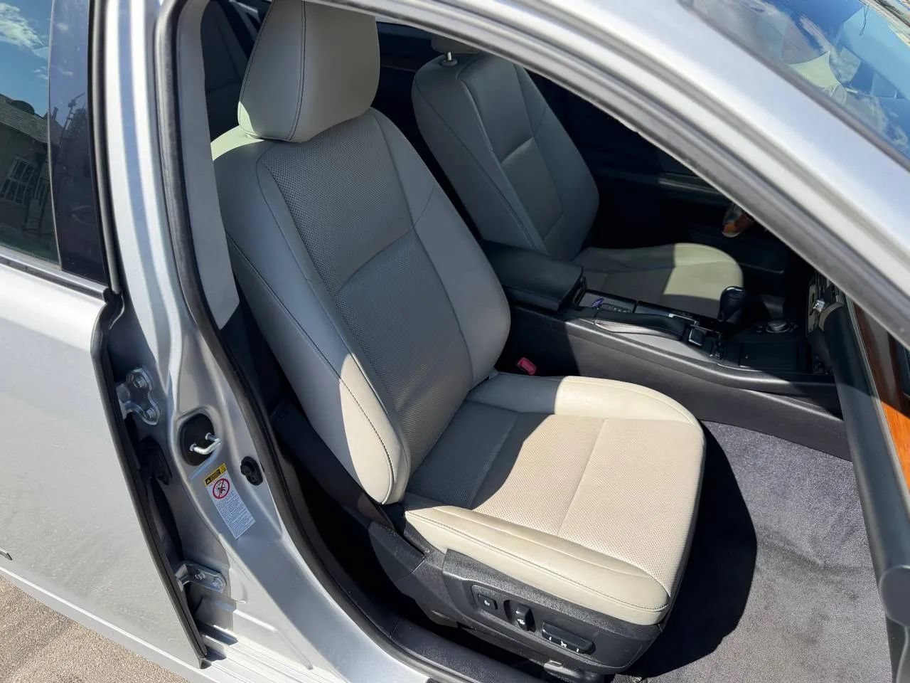 Used 2014 Lexus ES 300h w/ Premium Package w/Bamboo Trim FWD image 35