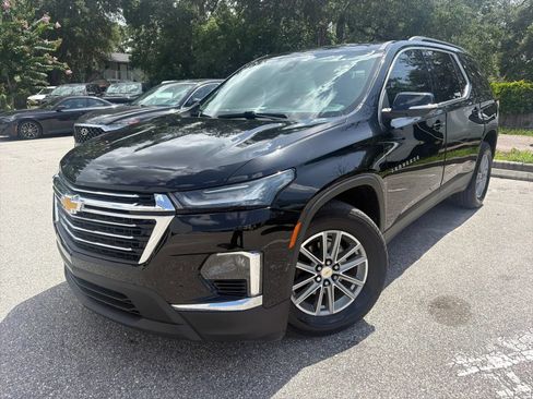 Used 2023 Chevrolet Traverse LT FWD image 2