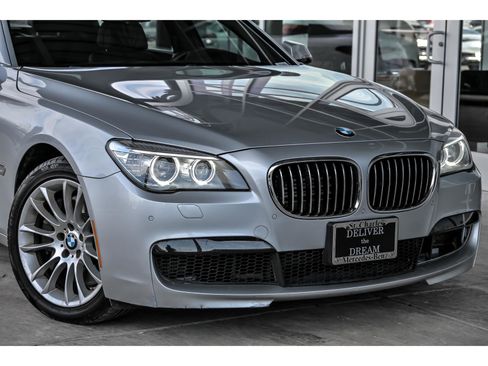 Used 2013 BMW 750Li xDrive image 2