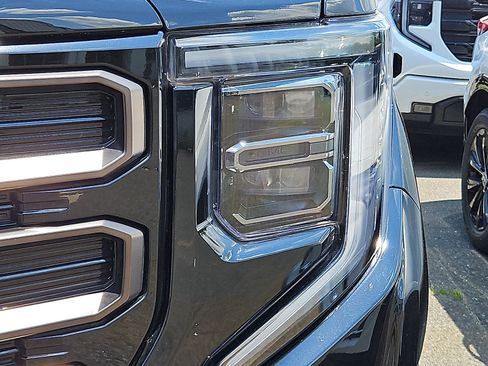 Used 2023 GMC Sierra 1500 AT4X w/ AT4X AEV Edition AWD/4WD image 5