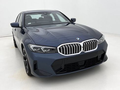 Used 2026 BMW 330i xDrive Sedan w/ M Sport Package AWD/4WD image 3