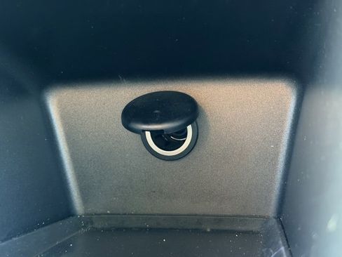 Used 2017 Chevrolet Equinox LT w/ Convenience Package image 14