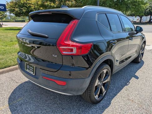 Certified 2022 Volvo XC40 T4 Momentum FWD image 4