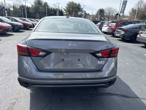 Used 2024 Nissan Altima 2.5 SV AWD/4WD image 4