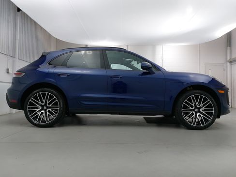 Used 2025 Porsche Macan image 8