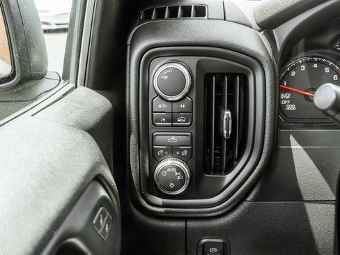 Used 2021 GMC Sierra 1500 4x4 Crew Cab w/ Sierra Value Package image 16