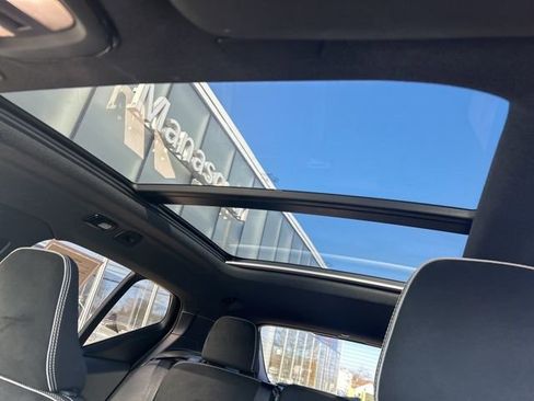 Certified 2025 Volvo XC40 B5 Plus image 26