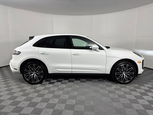 Certified 2025 Porsche Macan image 8