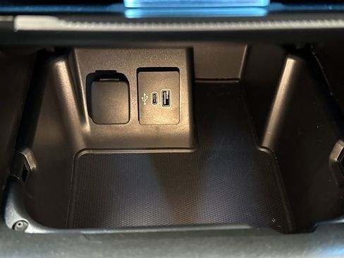 Used 2025 Ford Explorer ST-Line w/ Premium Package image 24