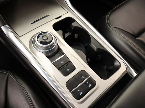 Used 2023 Ford Explorer XLT w/ Equipment Group 202A image 8