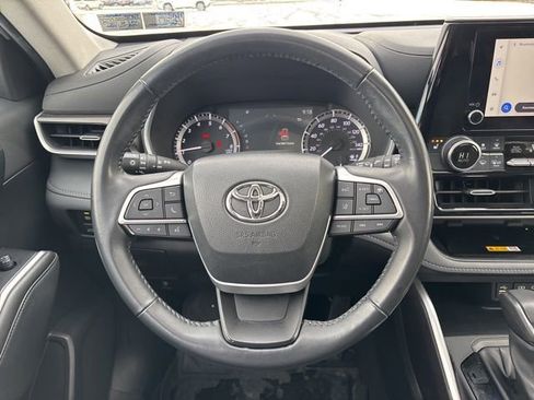 Certified 2023 Toyota Highlander XLE image 29