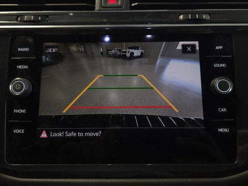 Used 2022 Volkswagen Tiguan SE image 17