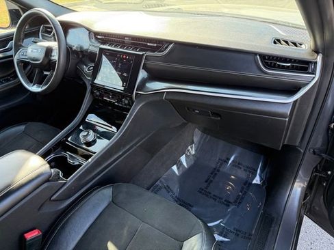 Used 2023 Jeep Grand Cherokee Altitude image 15