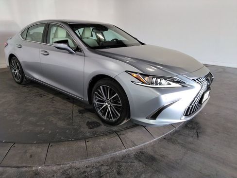 Used 2022 Lexus ES 350 w/ Premium Package FWD image 4