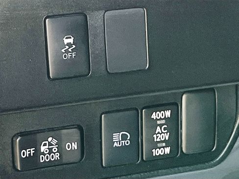 Used 2022 Toyota Tacoma TRD Off-Road w/ Technology Package AWD/4WD image 9