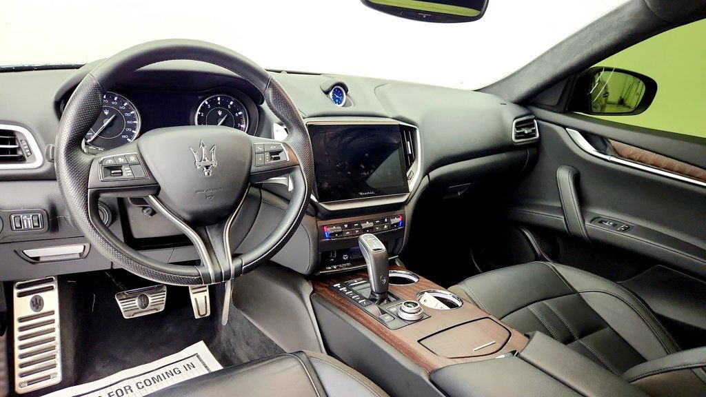 Used 2023 Maserati Ghibli Modena Q4 AWD/4WD image 13