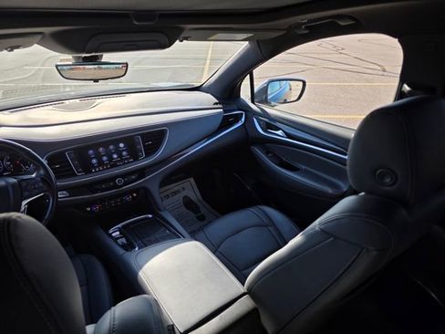 Used 2023 Buick Enclave Premium image 21