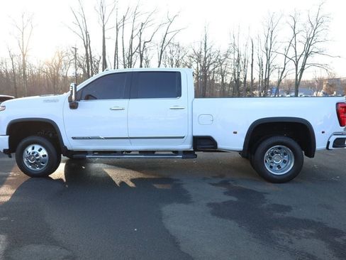 Used 2024 Chevrolet Silverado 3500 High Country w/ High Country Premium Package image 2