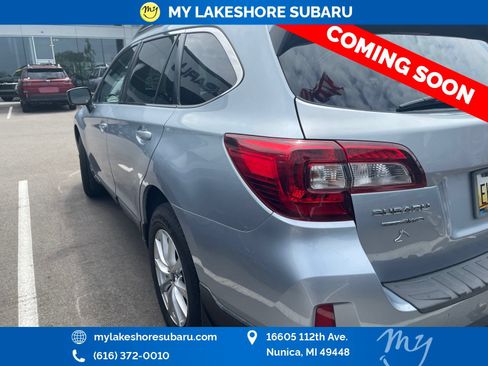 Used 2017 Subaru Outback 2.5i Premium AWD/4WD image 4