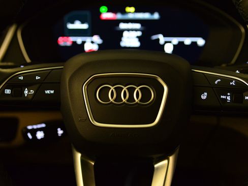 Certified 2025 Audi Q5 Premium image 33