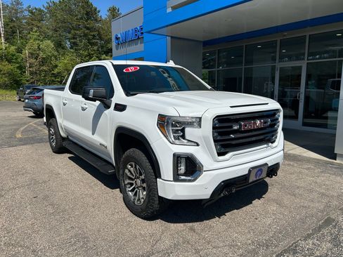 Used 2019 GMC Sierra 1500 AT4 w/ Off Road Performance Package AWD/4WD image 2